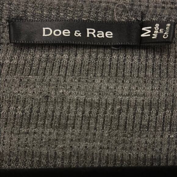 Doe & Rae Gray Long Sleeve Cut Out Top 🩶Size M 🩶 NWT - Picture 3 of 9